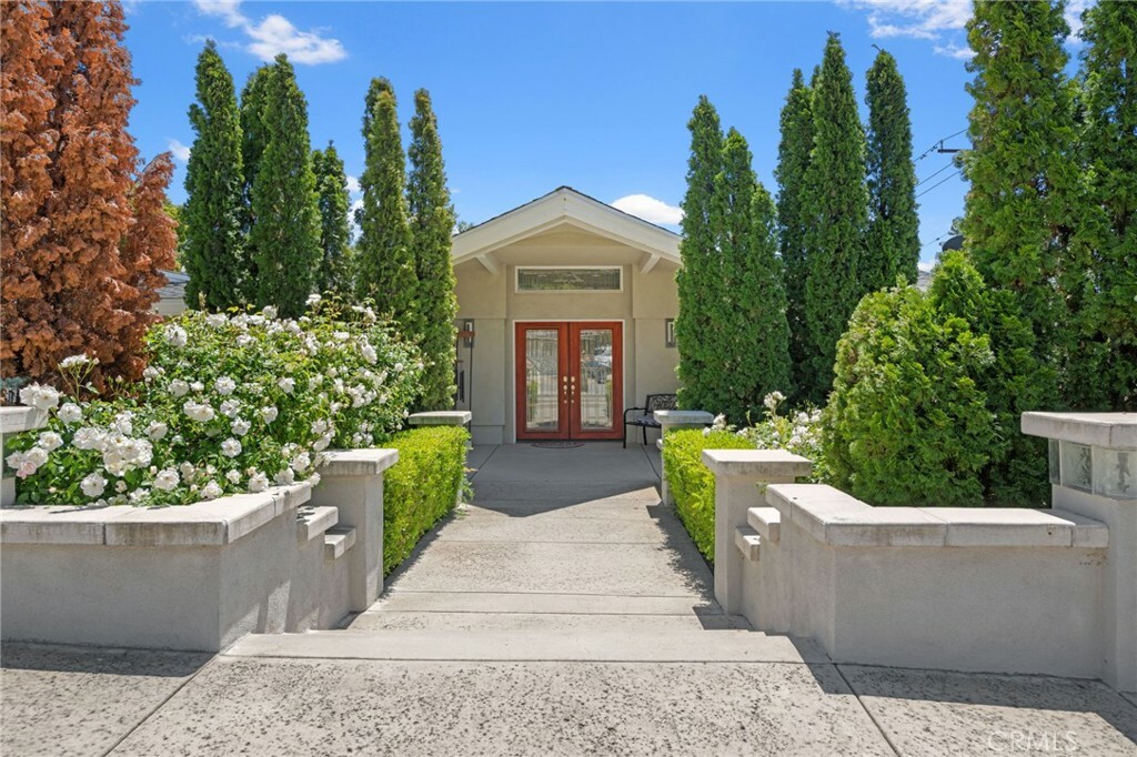 Property Photo: 536 Fairway Drive CA 92373