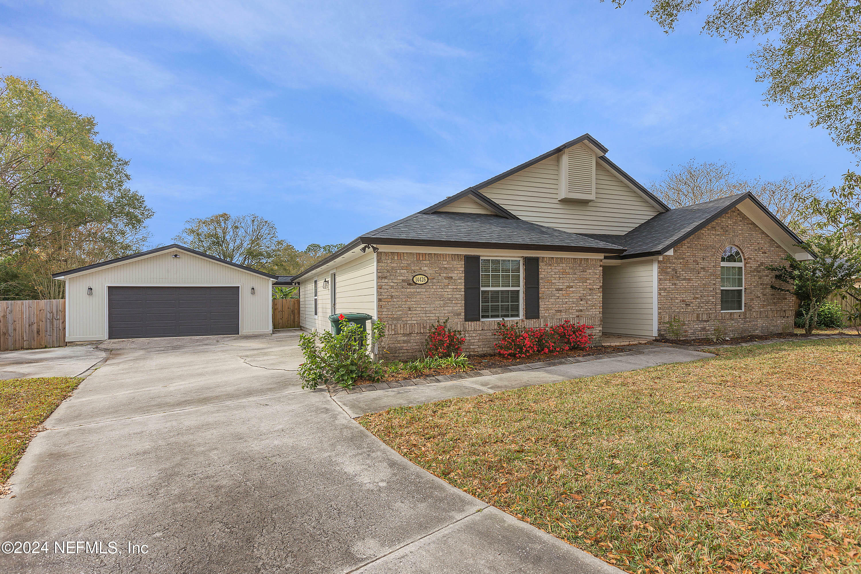 Property Photo:  14426 Pond Pl Drive  FL 32223 