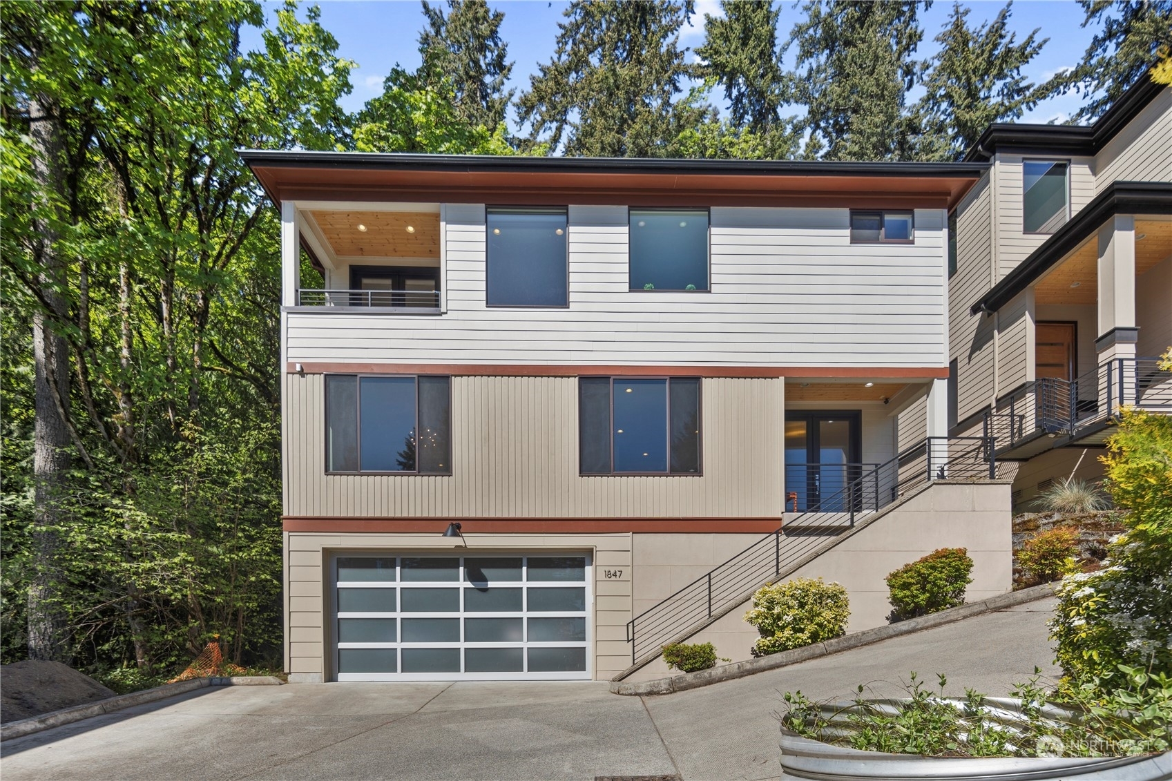 Property Photo:  1847 W Lake Sammamish SE  WA 98008 