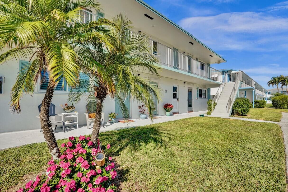 Property Photo:  1117 Lake Terrace 112  FL 33426 