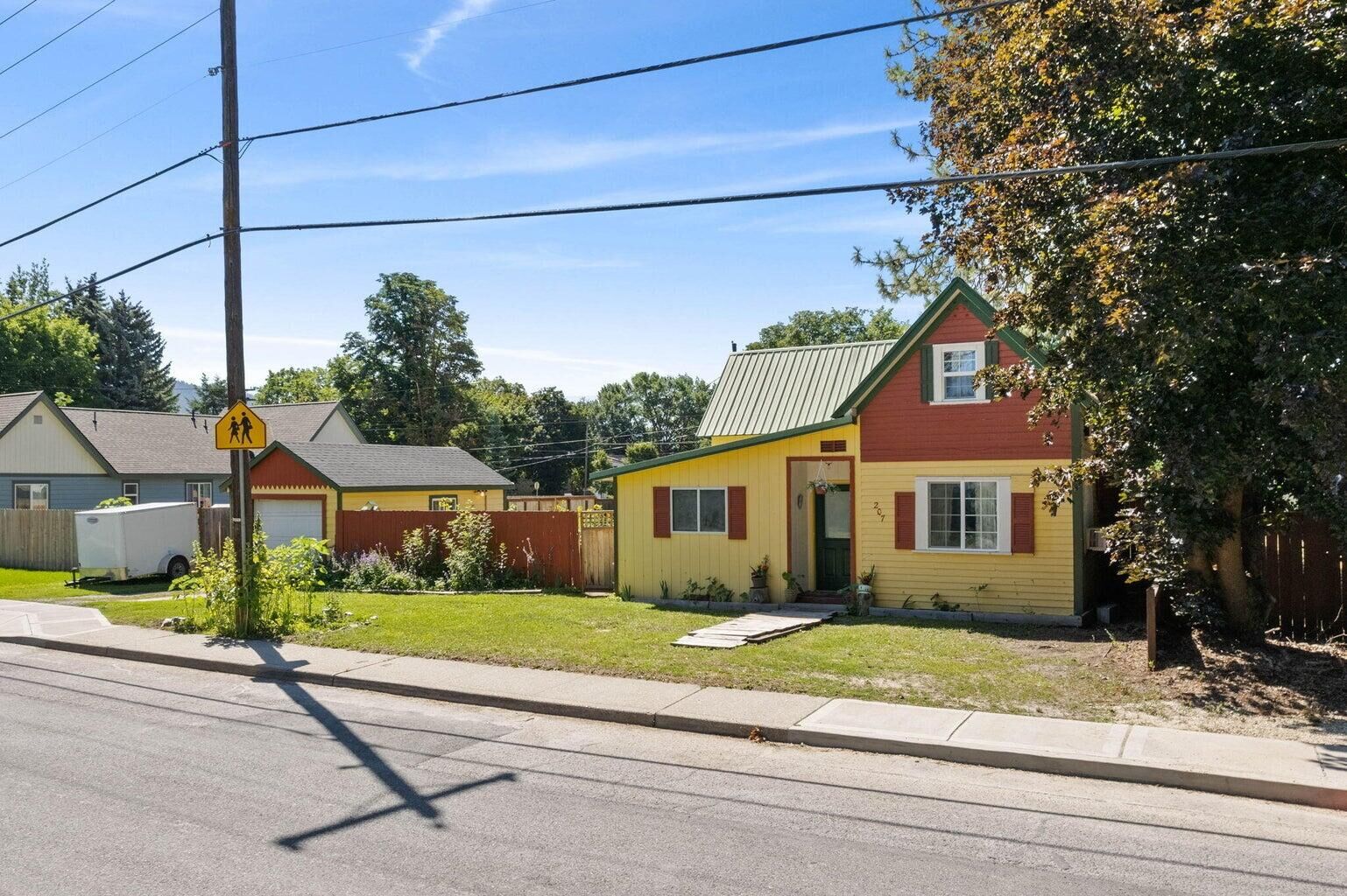 Property Photo:  207 W Lincoln Ave  WA 99109 