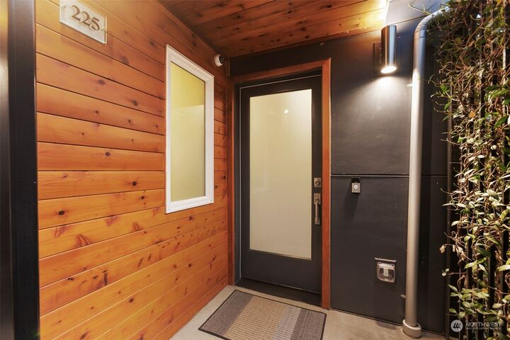 Property Photo: 225 23rd Avenue E WA 98122