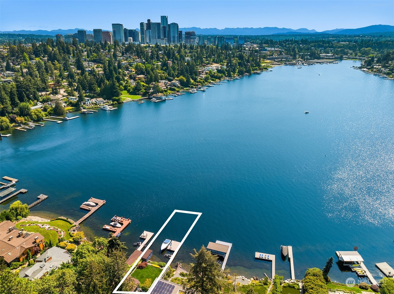 Property Photo:  450 Overlake Drive E  WA 98039 