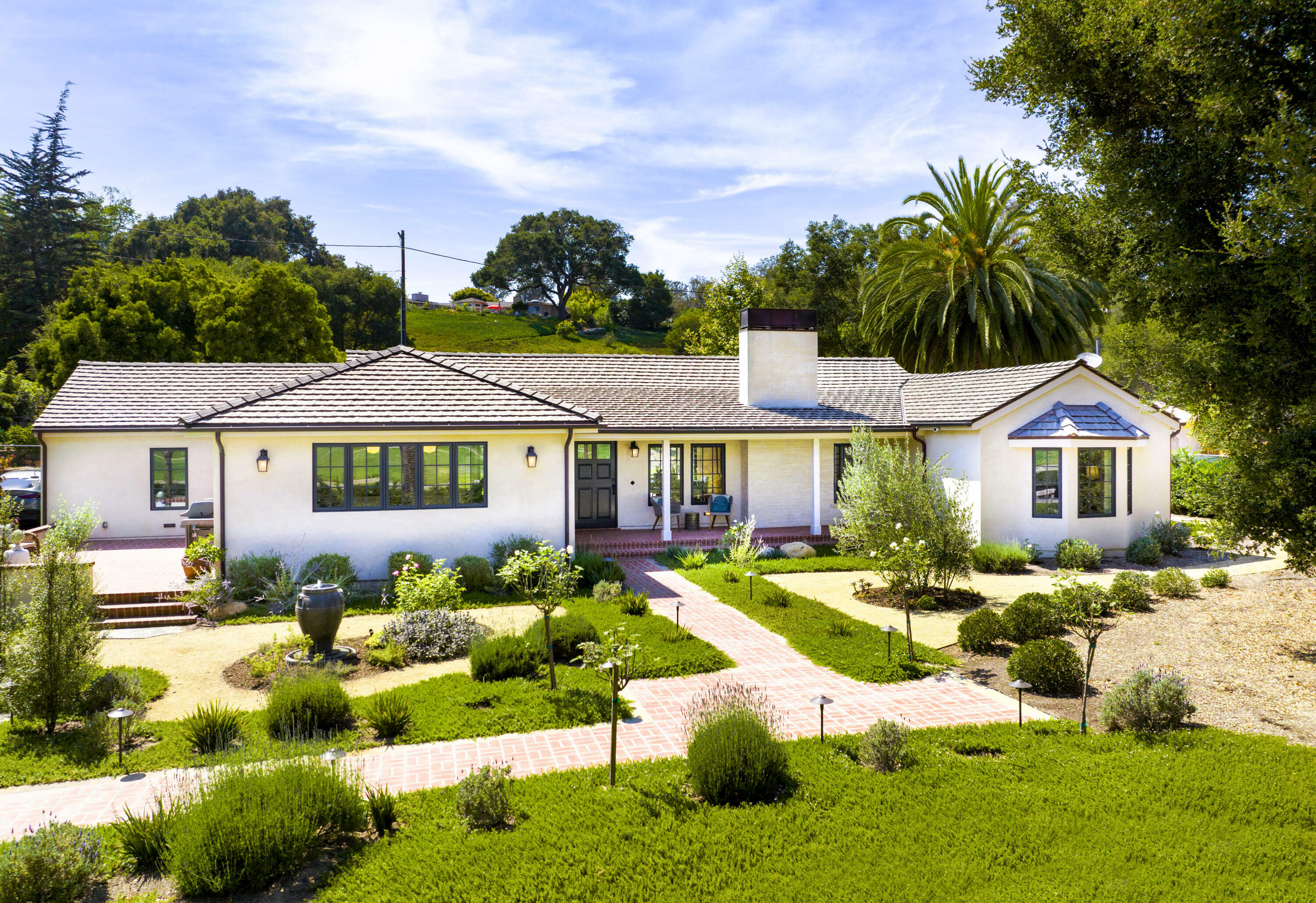 Property Photo: 985 Las Palmas Drive CA 93110