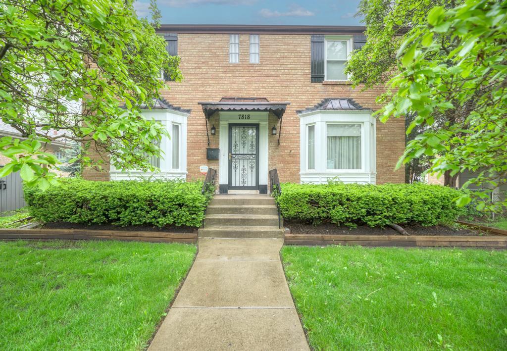 Property Photo: 7818 W Oakton Street IL 60714