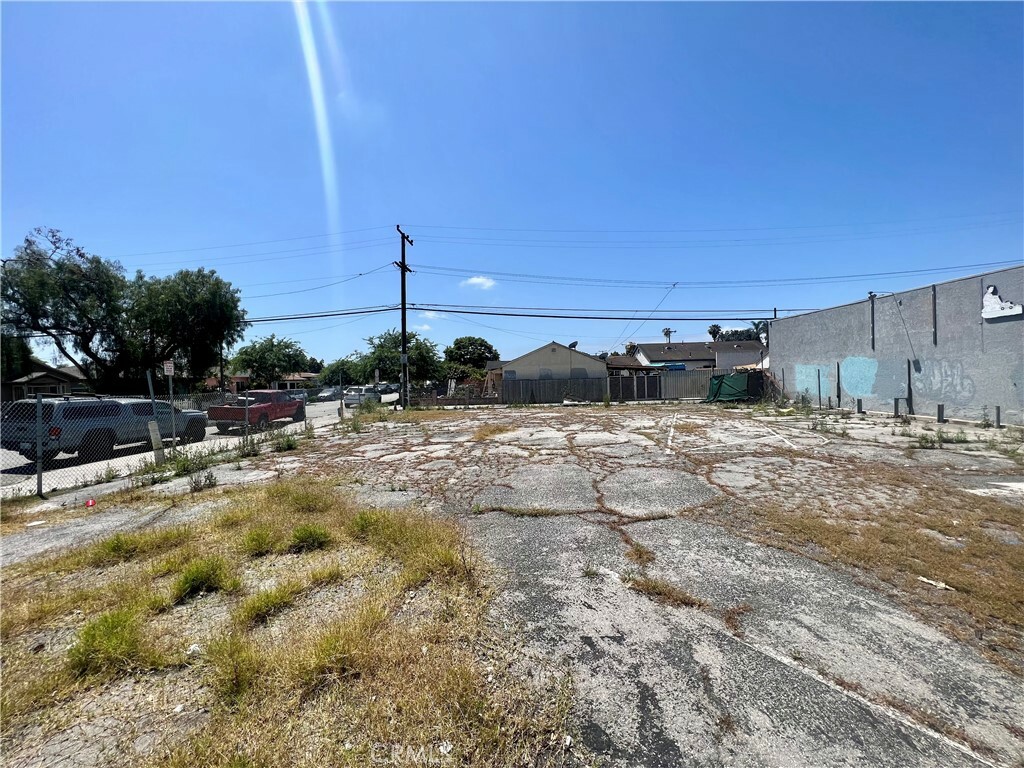 Property Photo:  1900 W Willow Street  CA 90810 