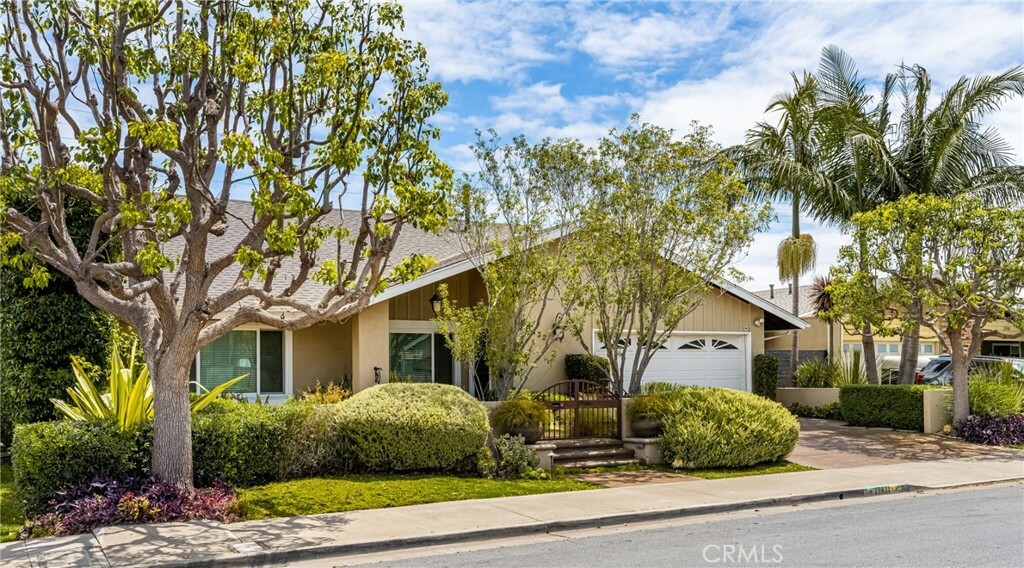 Property Photo:  20432 Harbor Isle Lane  CA 92646 