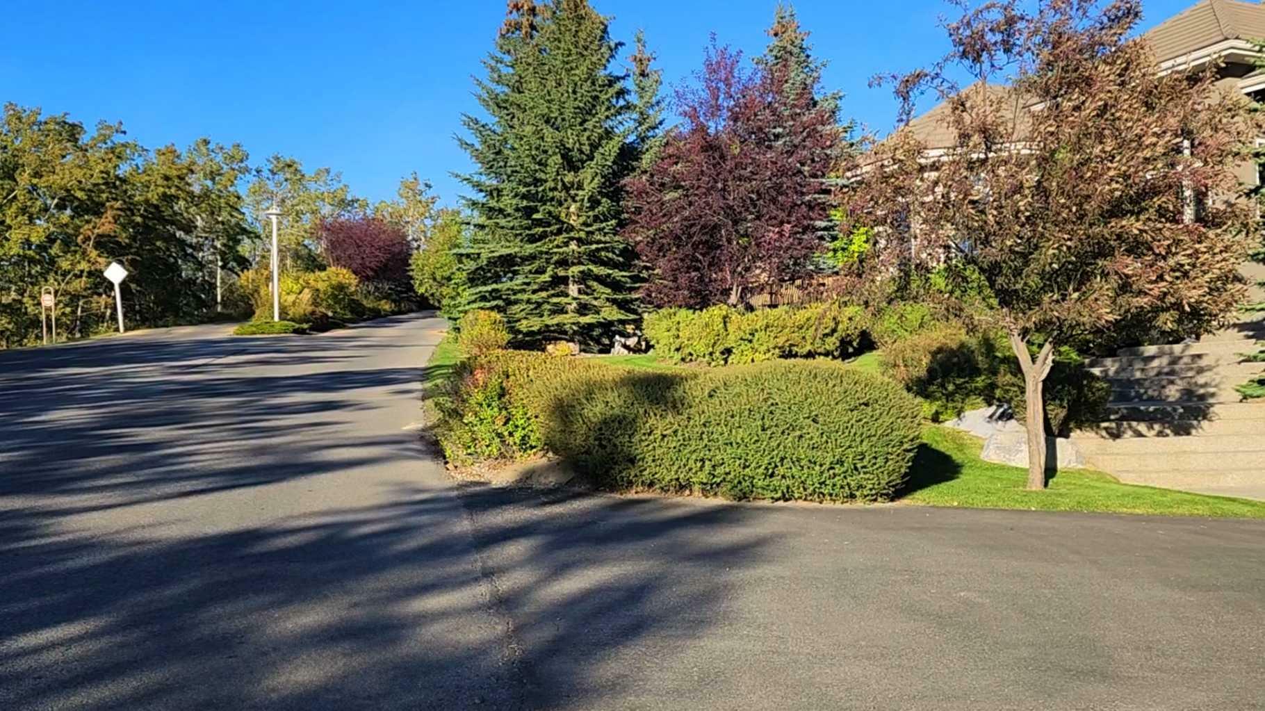 Property Photo:  10 Slopeview Drive SW  AB T3H 3Y7 