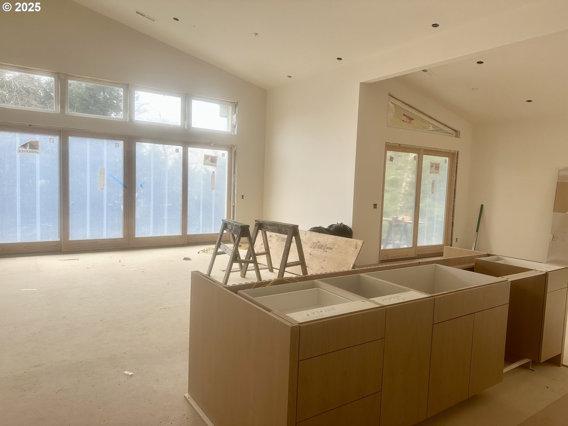 Property Photo: 780 Monica Ct OR 97110