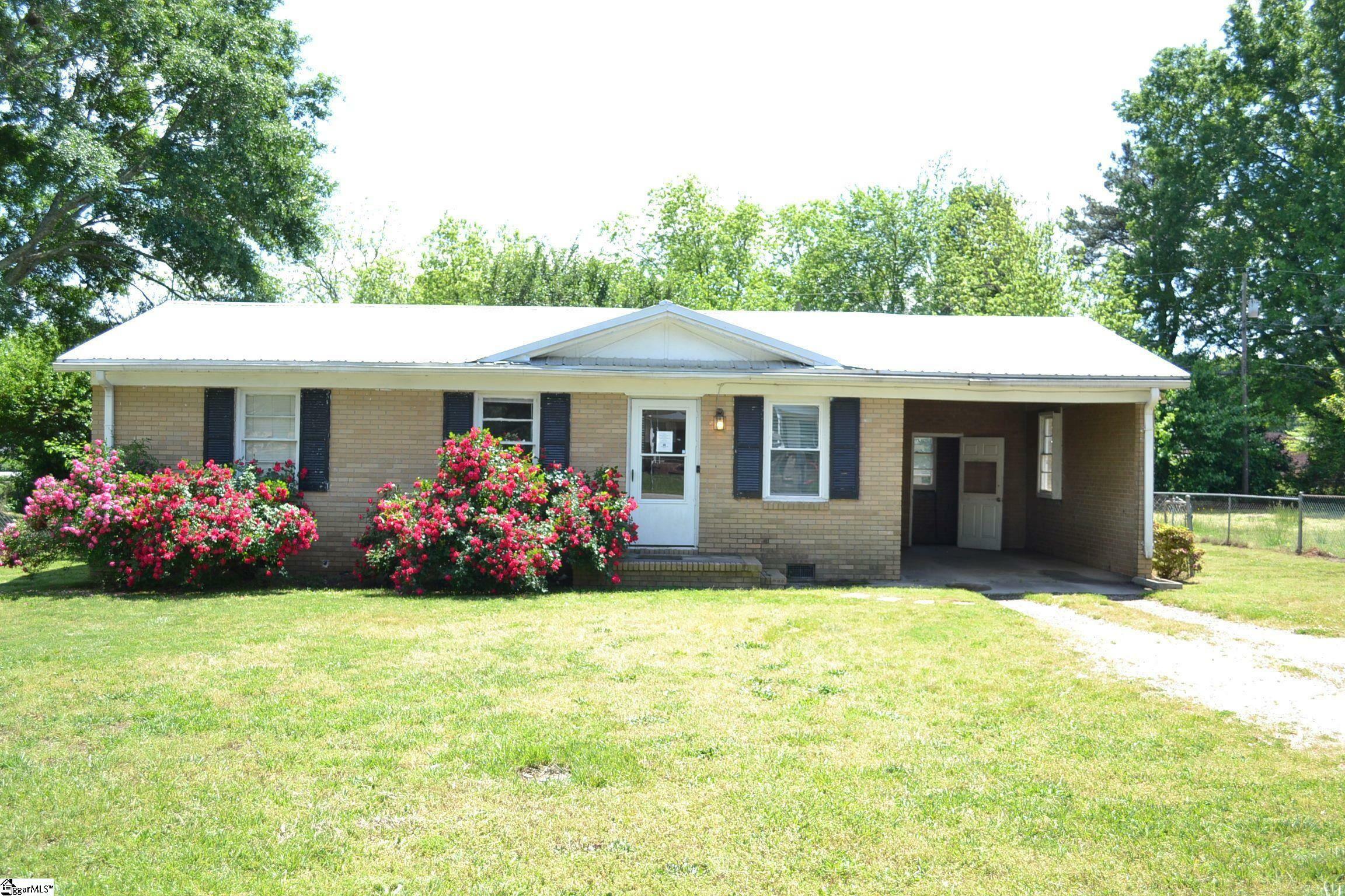 Property Photo: 644 Woodvale Road SC 29624