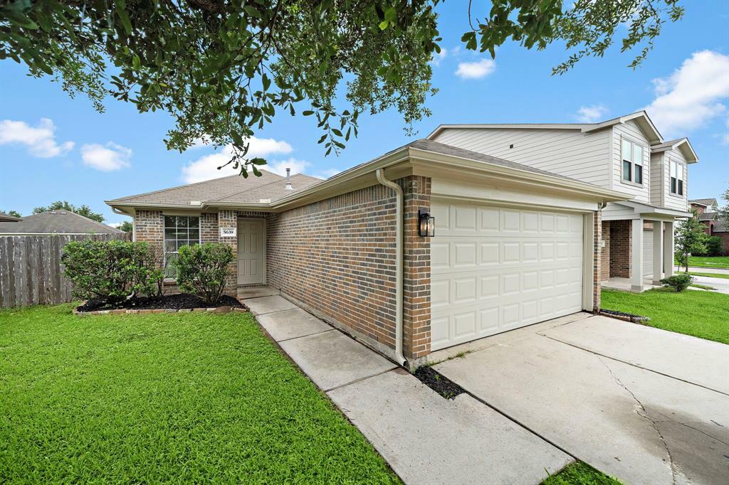 Property Photo: 5639 Park Village Drive TX 77048