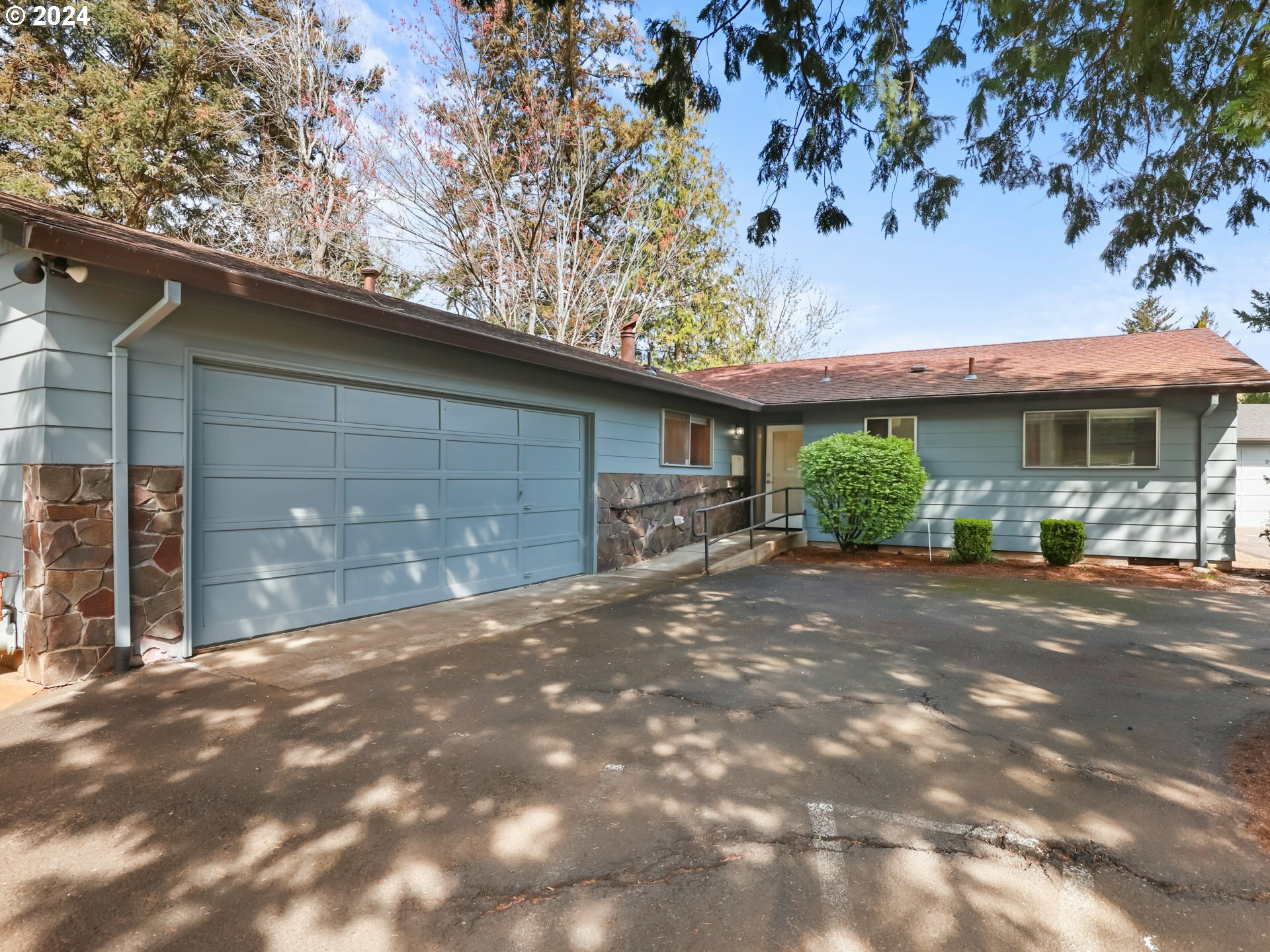 Property Photo:  1905 SW 257th Ave  OR 97060 