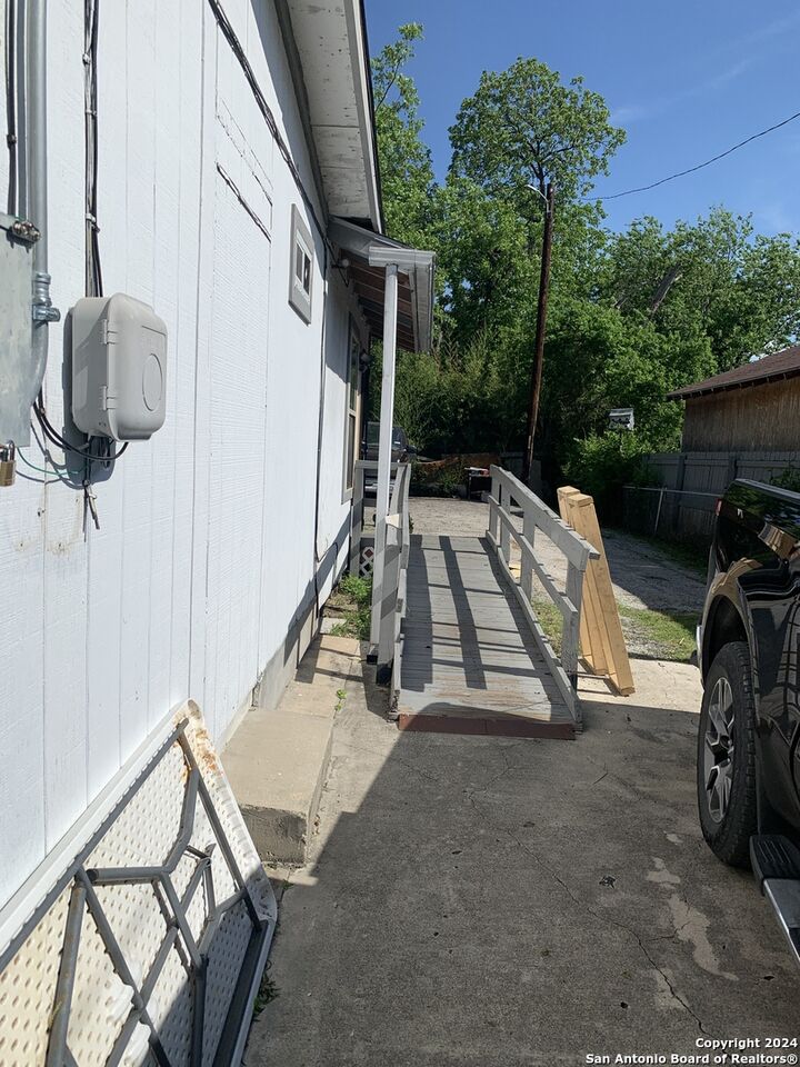 Property Photo: 1315 Brighton TX 78211