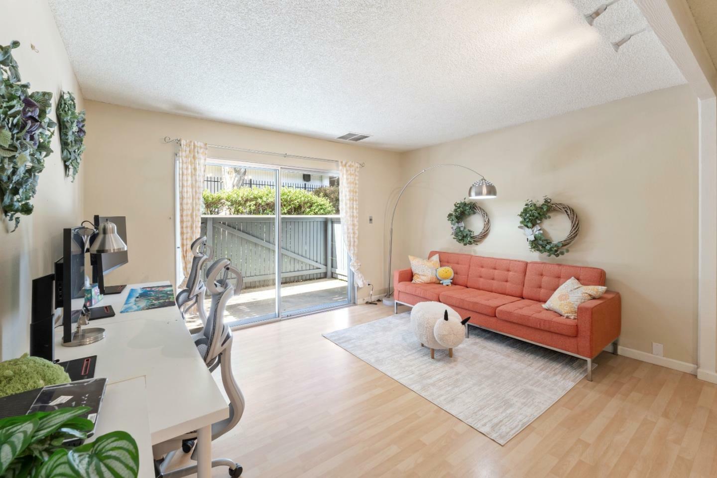 Property Photo:  127 Piccadilly Place C  CA 94066 