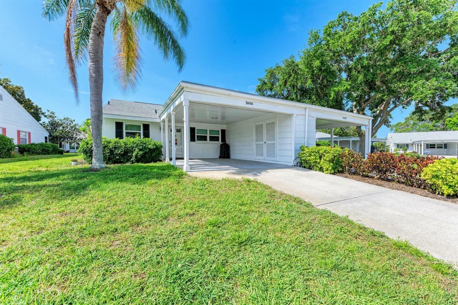 Property Photo: 9414 Concord Circle 9414 FL 34210