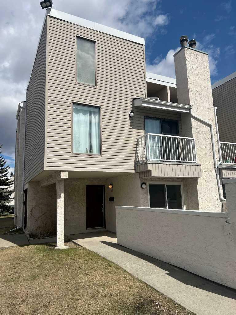 Property Photo: 1011, 3500 Varsity Drive NW 1011 AB T2L 1Y3