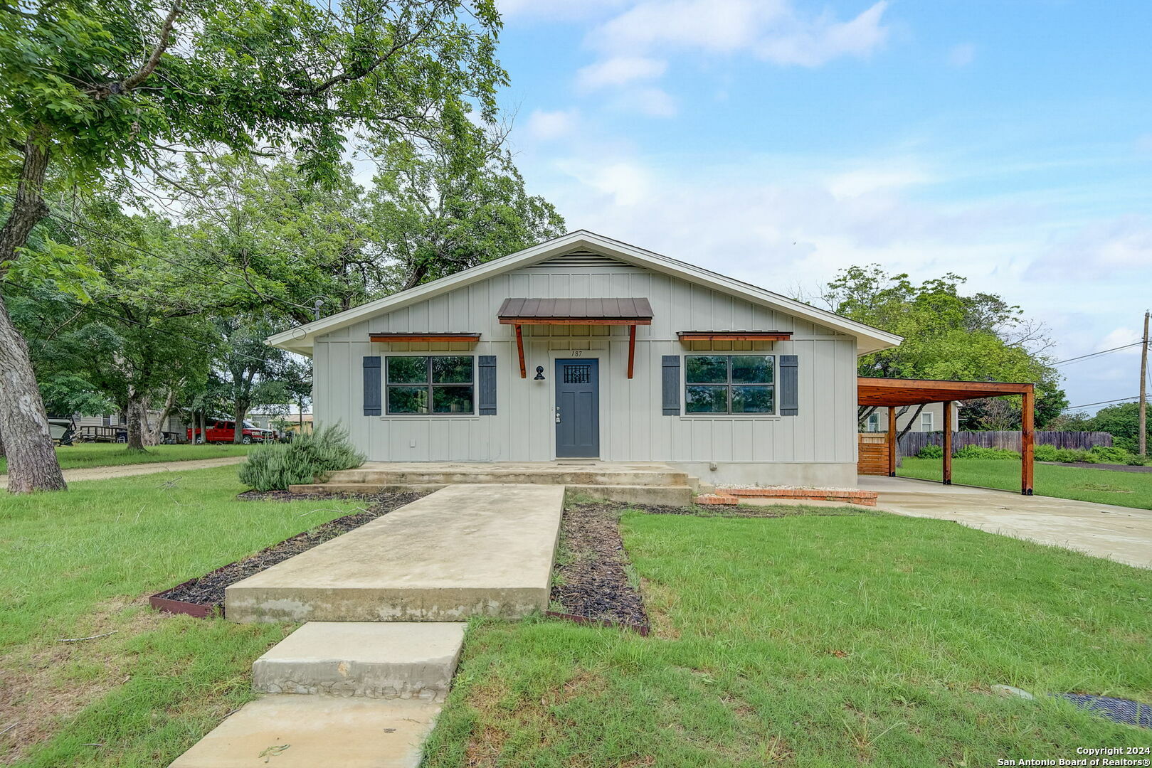 Property Photo:  187 S Central Ave  TX 78130 