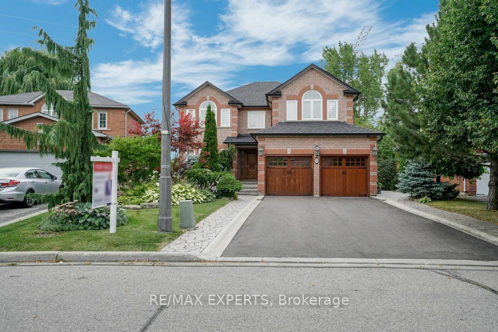 122 Hammerstone Cres  Vaughan ON L4J 8B2 photo