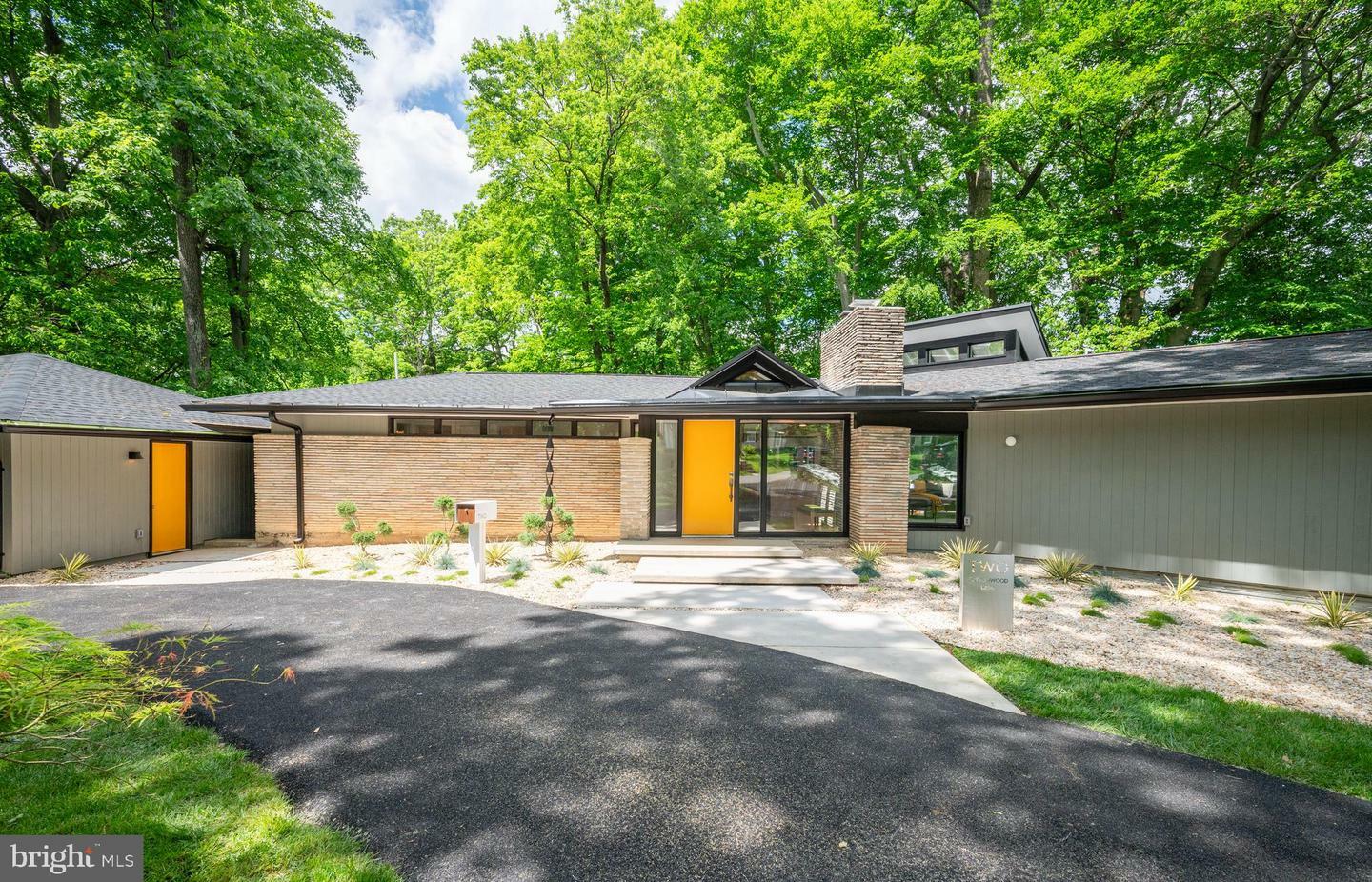 Property Photo: 2 Buttonwood Lane MD 20816