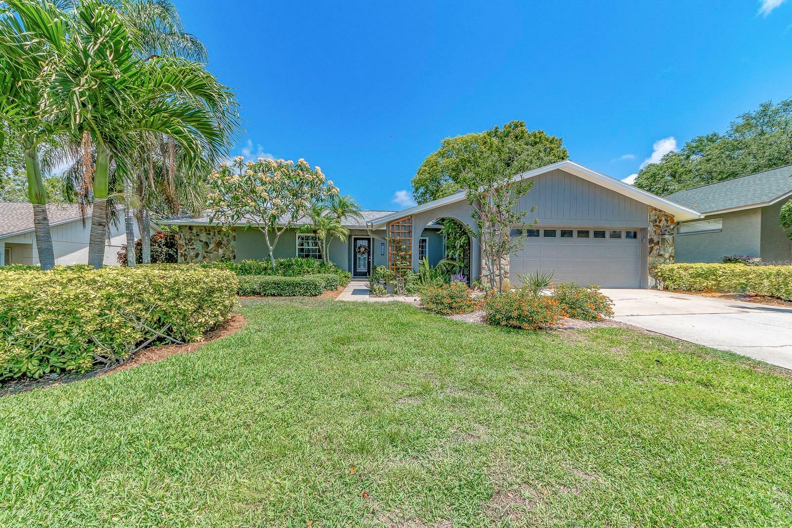 Property Photo:  1011 Cortland Way  FL 34683 