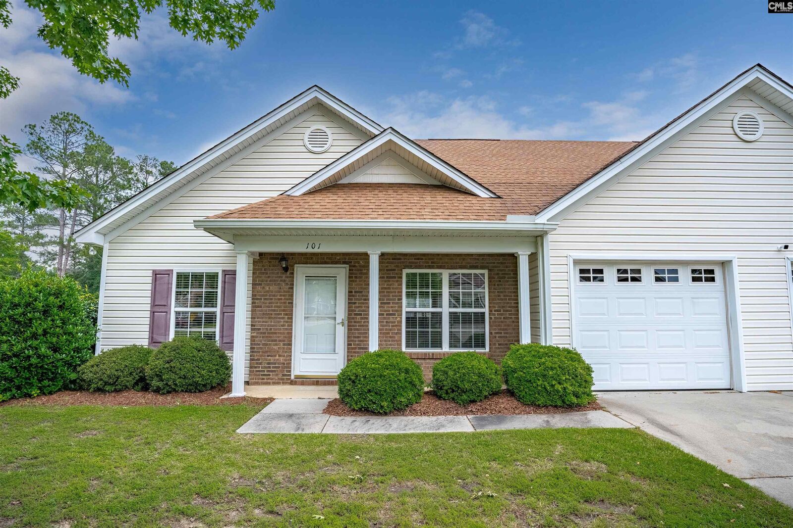 Property Photo:  101 Crickhollow  SC 29073-6974 