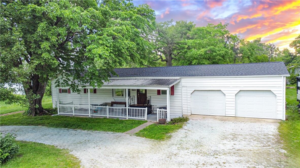 Property Photo:  1729 W Saint Clair Street  IL 62471 