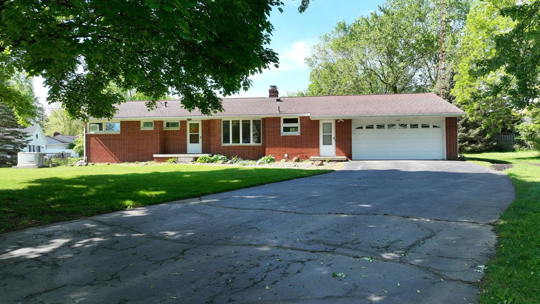 Property Photo:  142 Brookside  MI 48433 