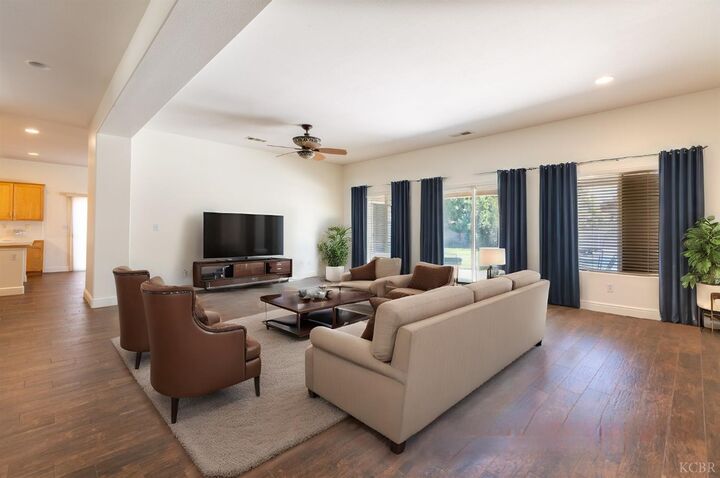 Property Photo:  6127 W Harter Court  CA 93277 