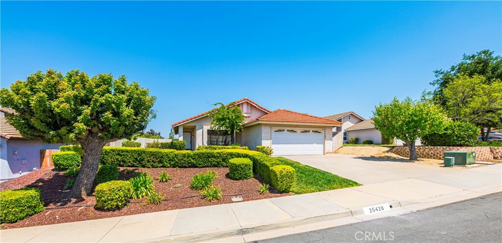 Property Photo:  25428 Pistache Court  CA 92563 