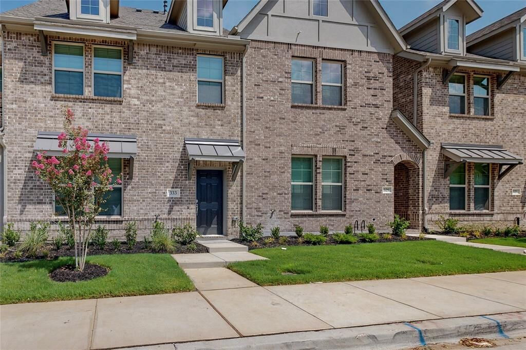 Property Photo: 333 Blackthorne Drive TX 75074