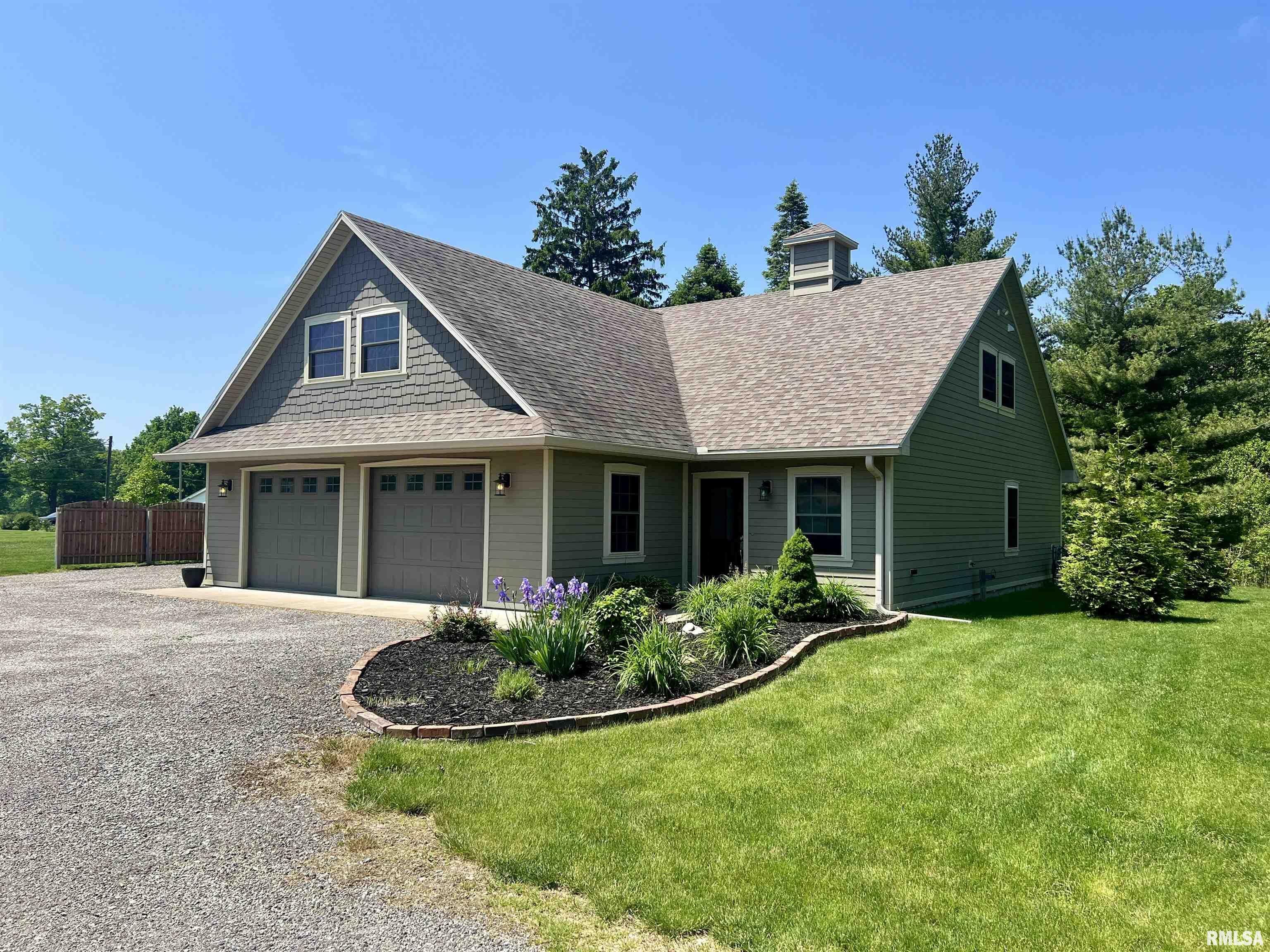 Property Photo: 446 Oakwood Drive IL 61401