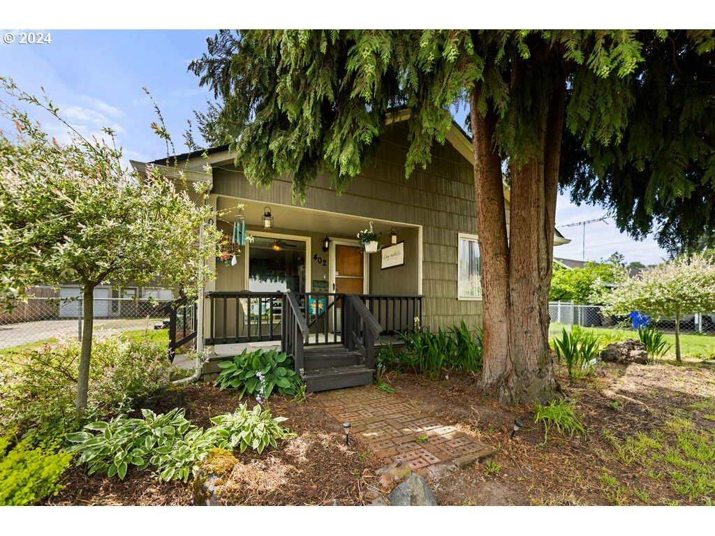 Property Photo:  402 Fishers Ln  WA 98626 