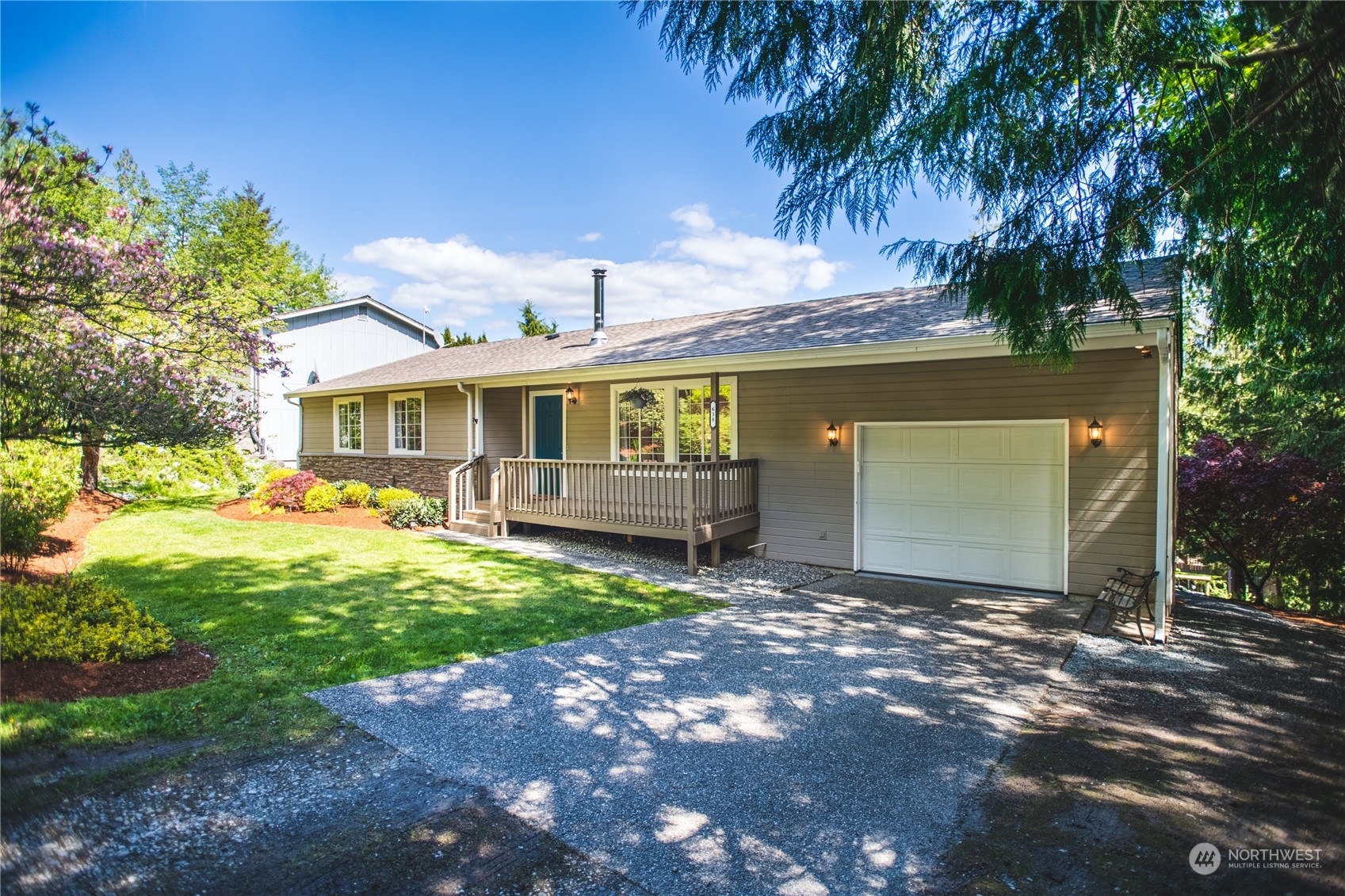 Property Photo:  638 Crest Lane  WA 98284 