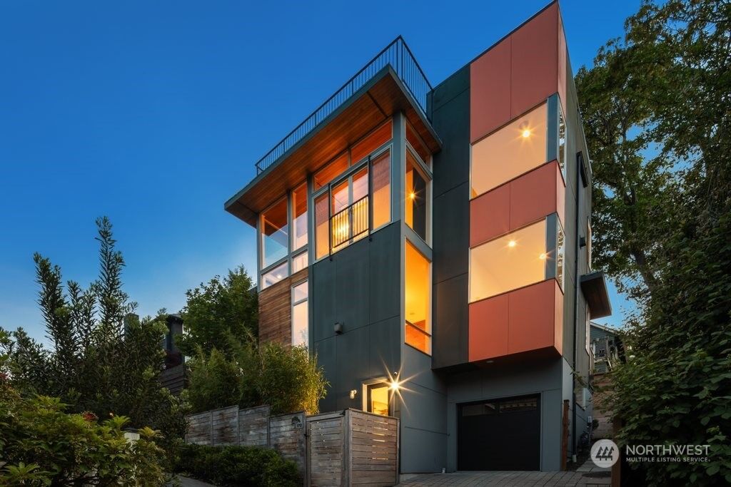 Property Photo:  1712 26th Avenue  WA 98122 