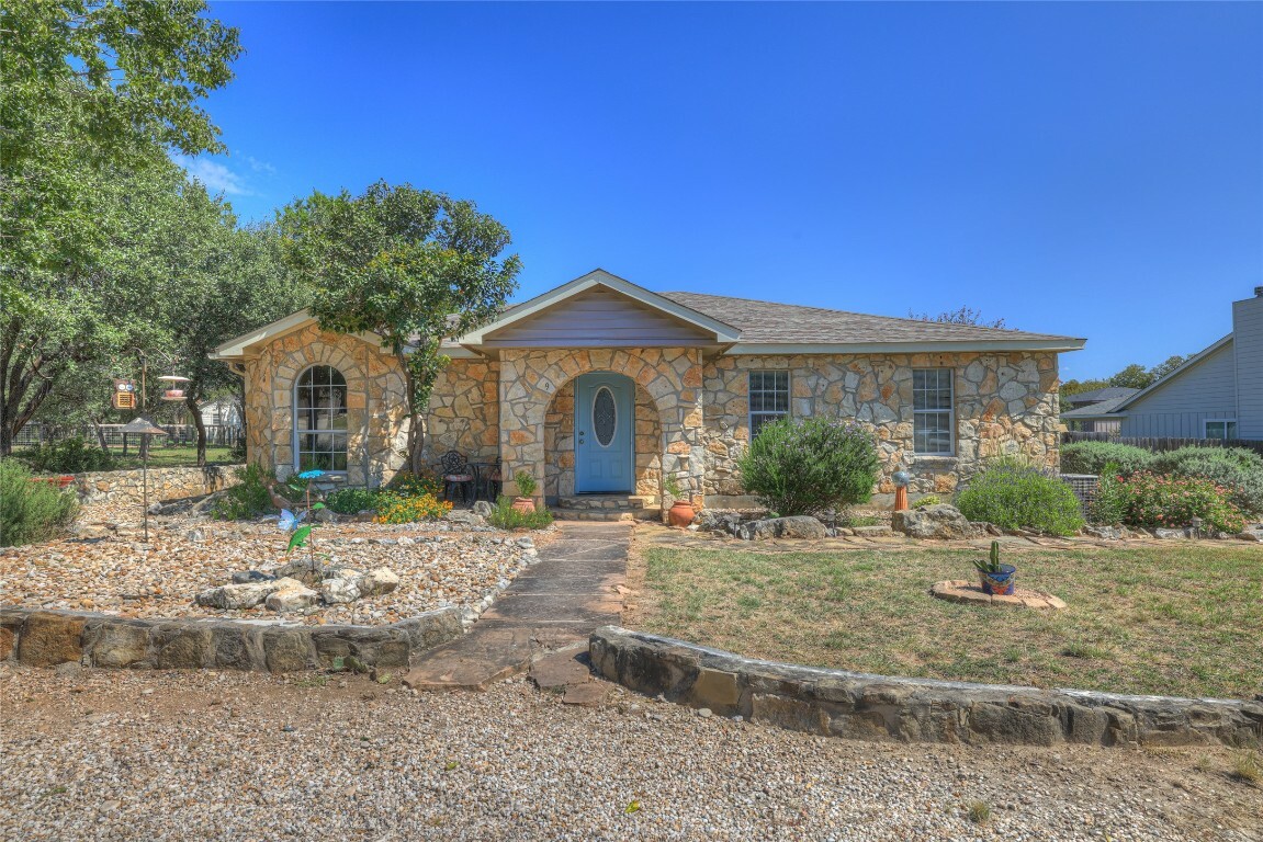 Property Photo:  9 Woodhollow Way  TX 78676 