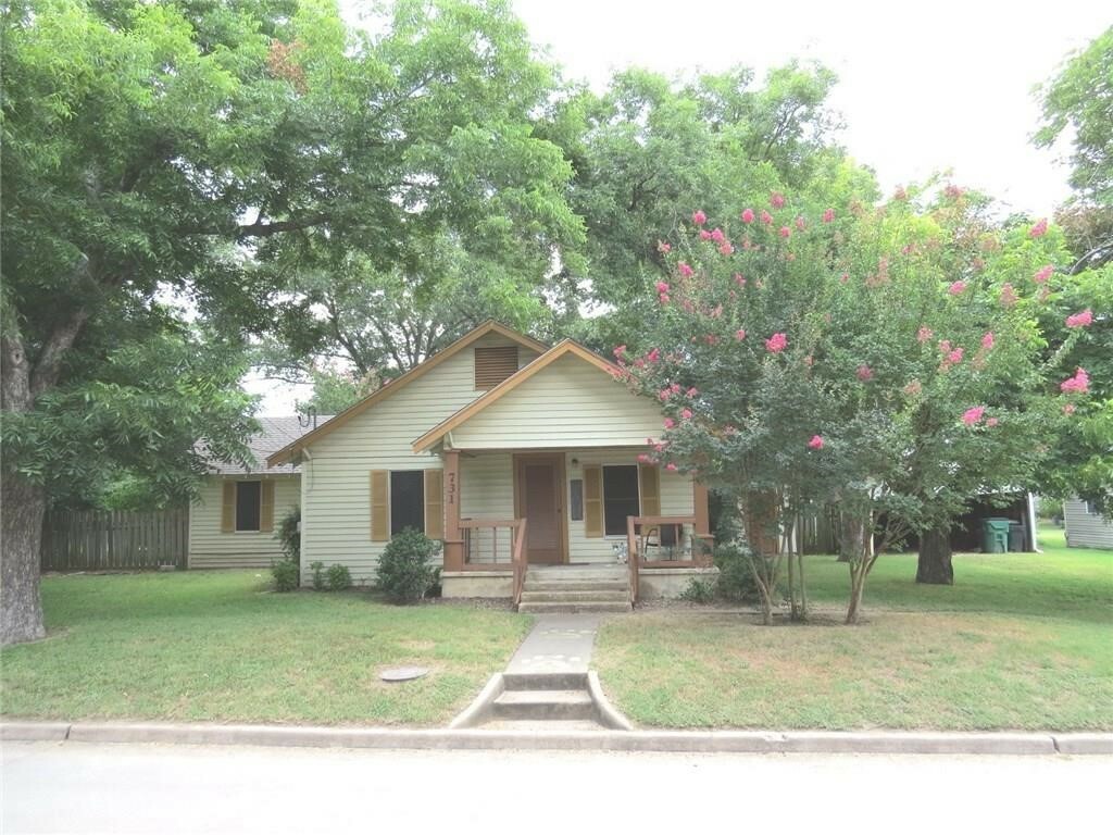 Property Photo:  731 W Bell Avenue  TX 76567 