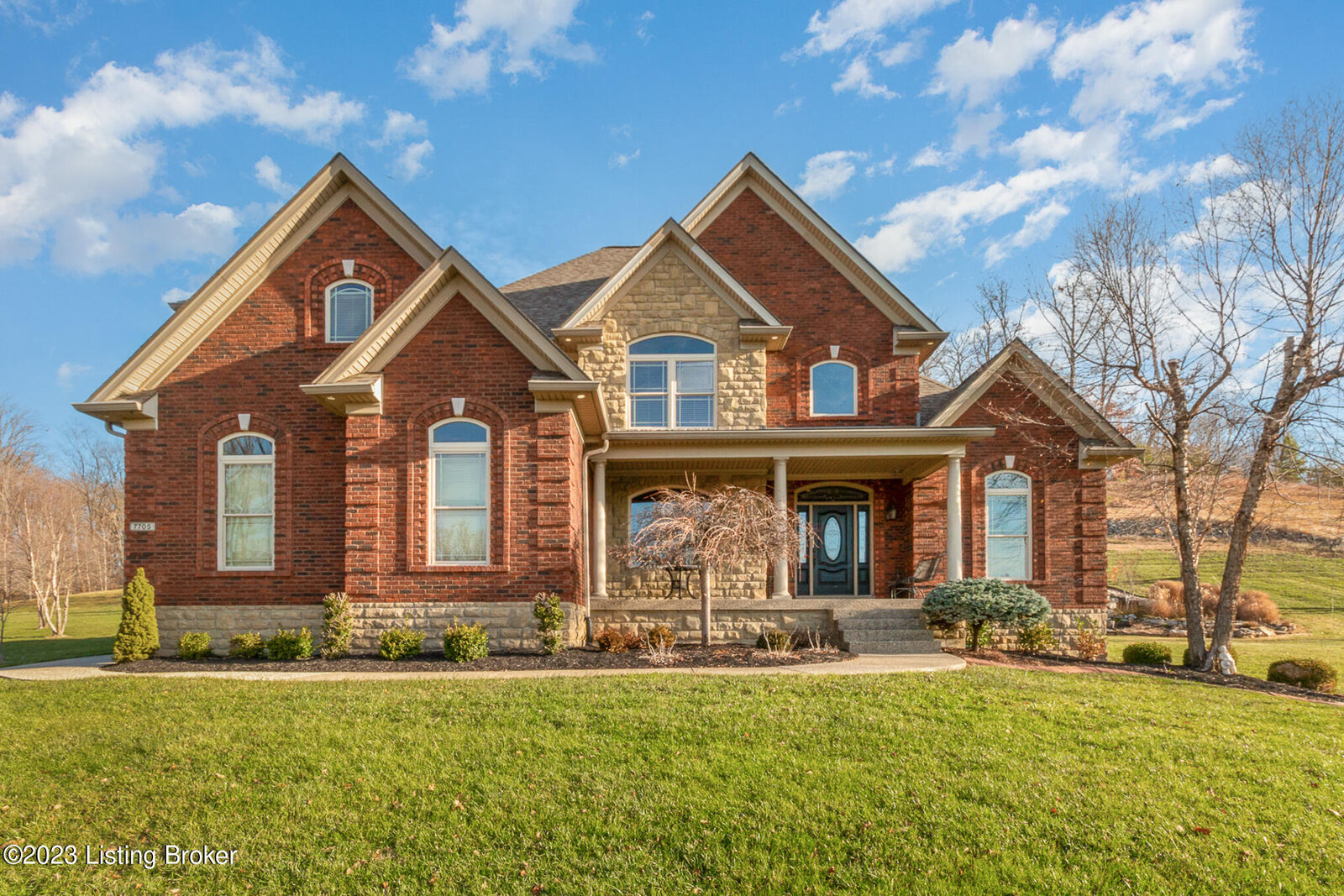 Property Photo: 7705 Bella Woods Ct KY 40214