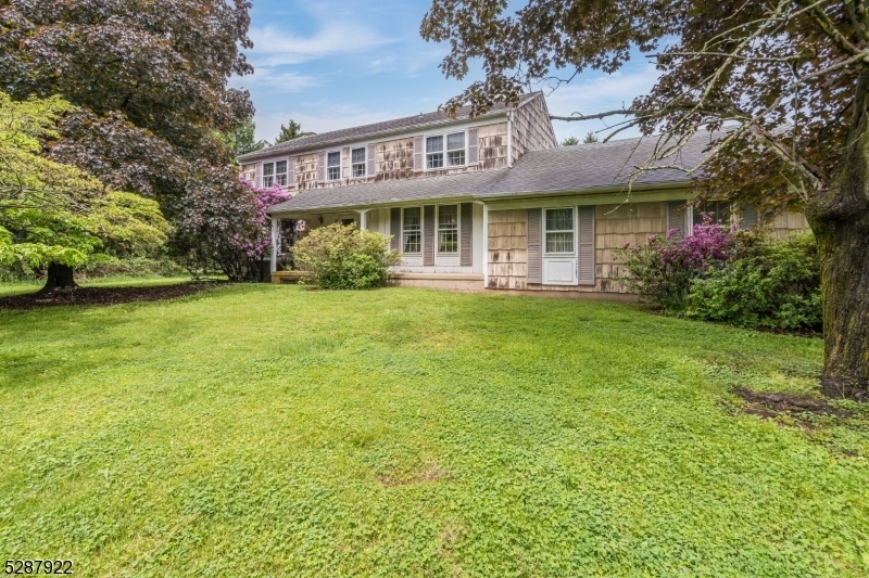 Property Photo:  43 Larsen Road  NJ 08551 