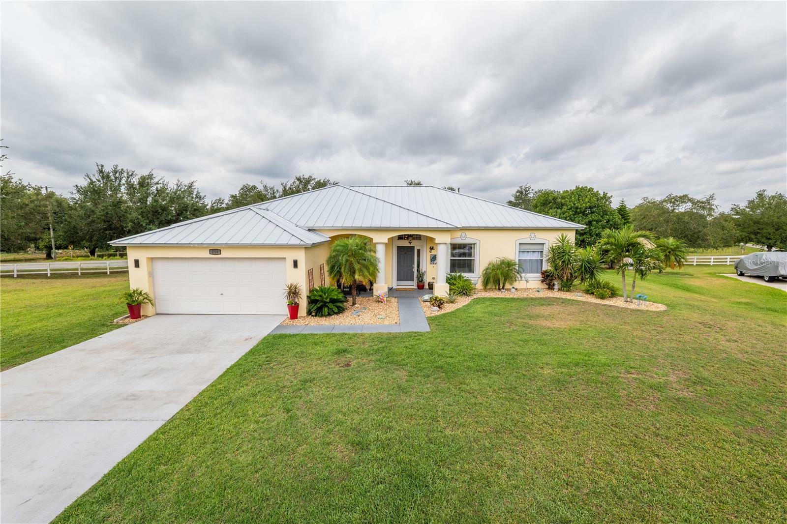 Property Photo:  210 Towhee Road  FL 33881 