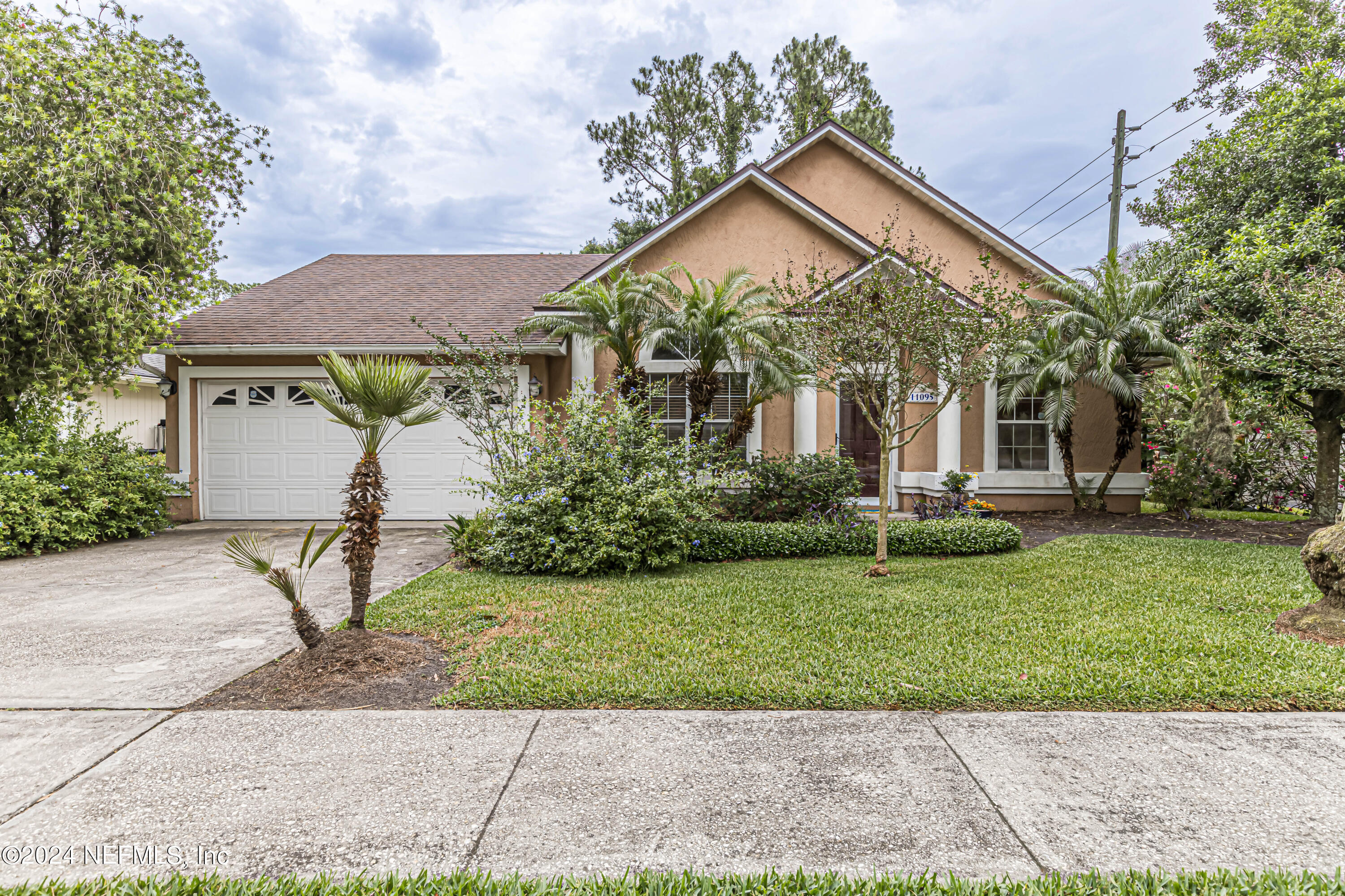 Property Photo: 11095 Ridge Point Drive FL 32257
