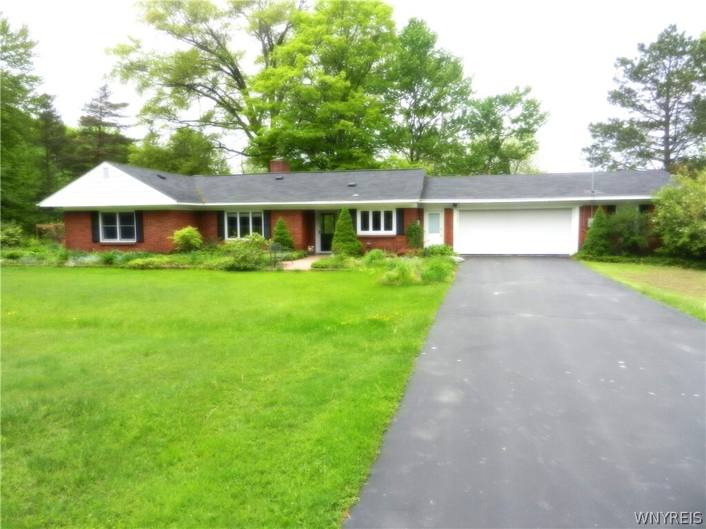 Property Photo:  8926 Rockwood Road  NY 14025 