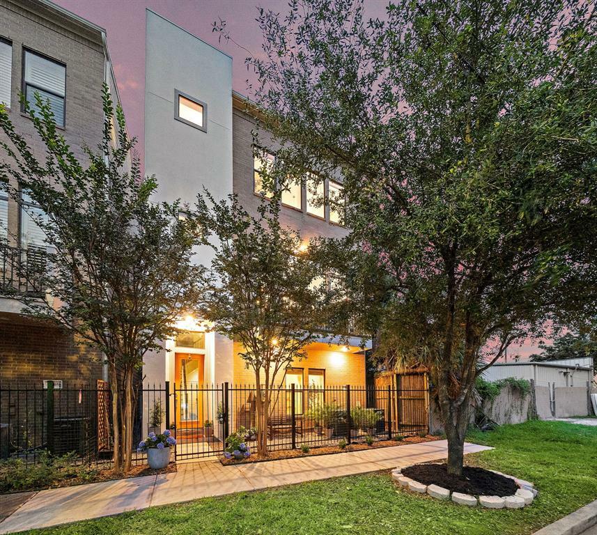 Property Photo:  2107 Mason Street  TX 77006 