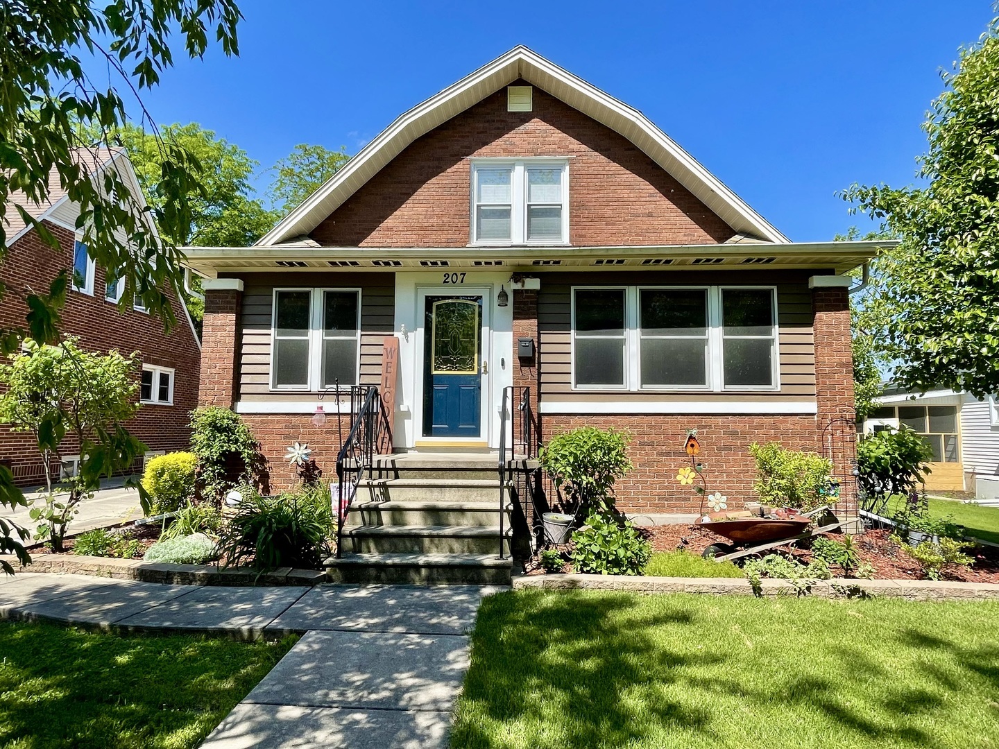 Property Photo: 207 N Clinton Street IL 60420