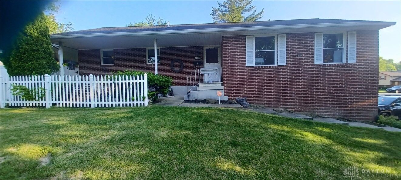 Property Photo: 4395 Willow Run Drive OH 45430