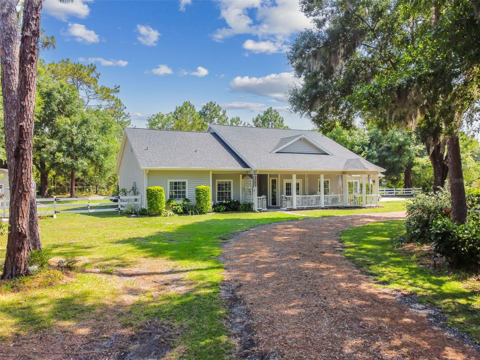 Property Photo:  31442 Cross Creek Lane  FL 33543 