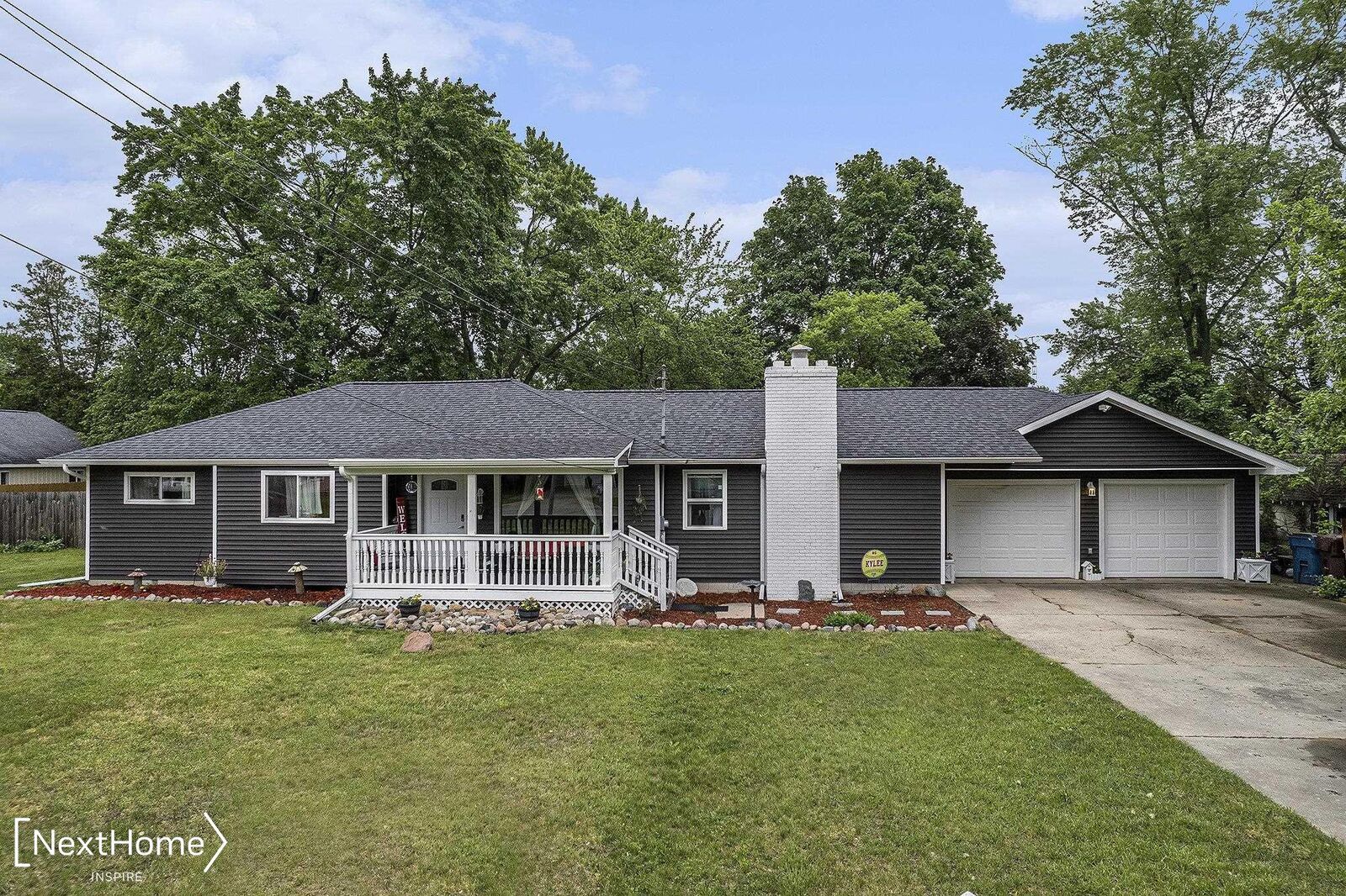 Property Photo:  264 N Genesee  MI 48457-9752 