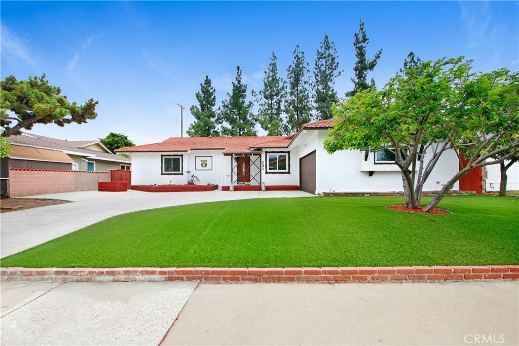 Property Photo:  231 N Darfield Avenue  CA 91724 