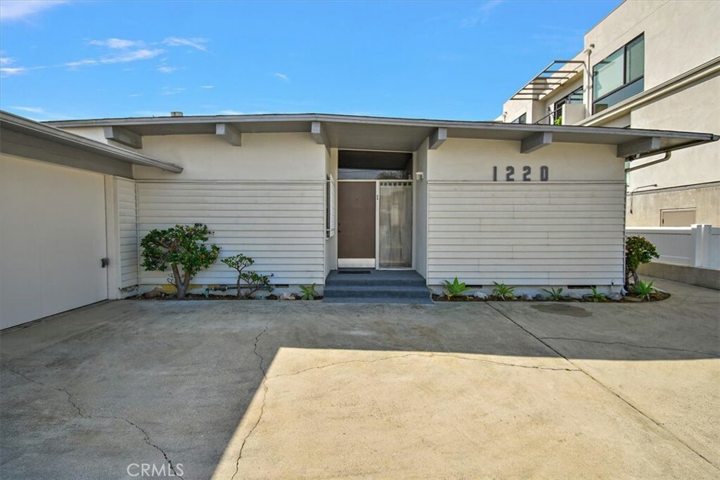 Property Photo:  1220 Tennyson Street  CA 90266 