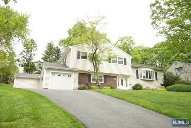 Property Photo:  28 Kearney Terrace  NJ 07039 