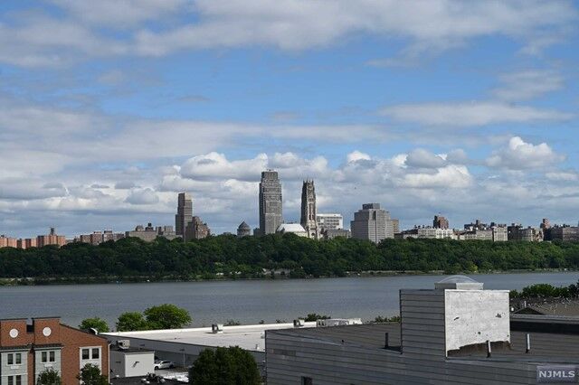 Property Photo: 88 Edgewater Place 5B NJ 07020